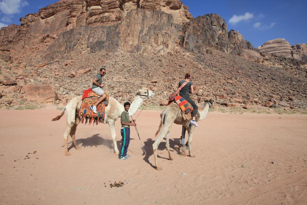 Отель Bedouin House Camp Вади-Рам Экстерьер фото